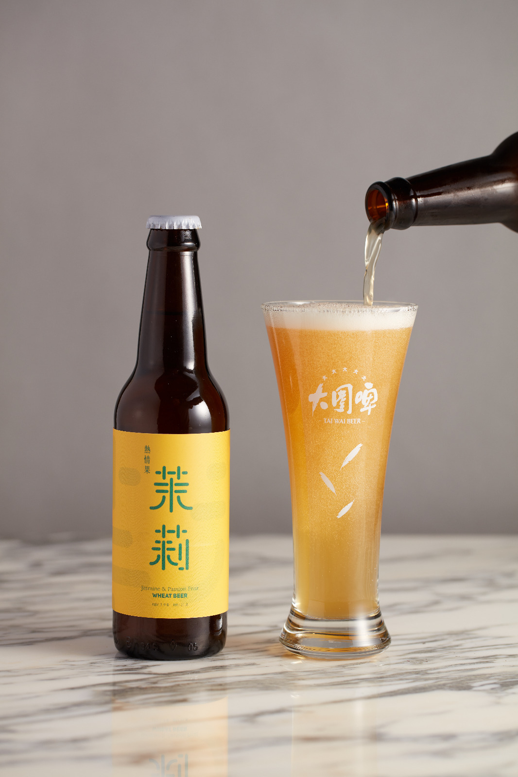 熱情果茉莉 以新鮮熱情果釀造，微微果酸令小麥啤酒口感清爽富有層次，加上清香的茉莉花味，絕對是消暑佳作。 