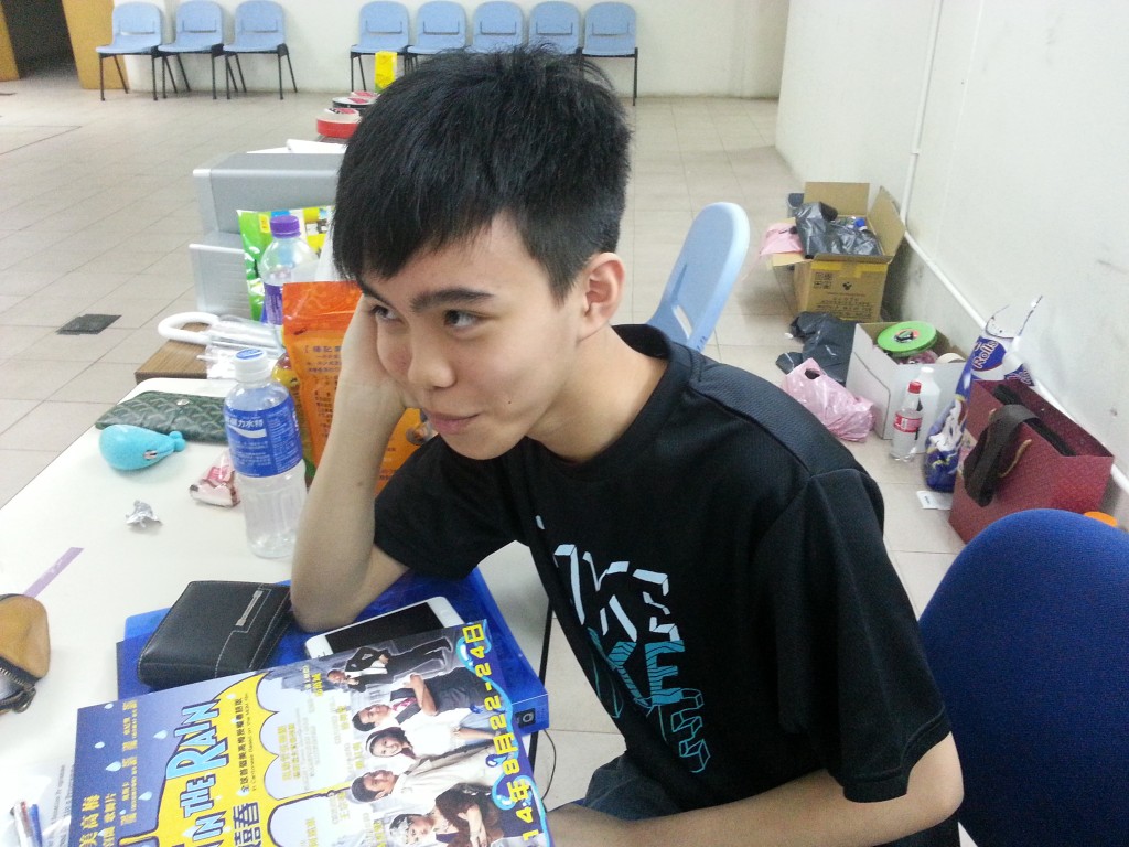 TOM 只是16歲，就擔劇本翻譯、改編、填詞和導演和劇團負責人，真的不可思議！