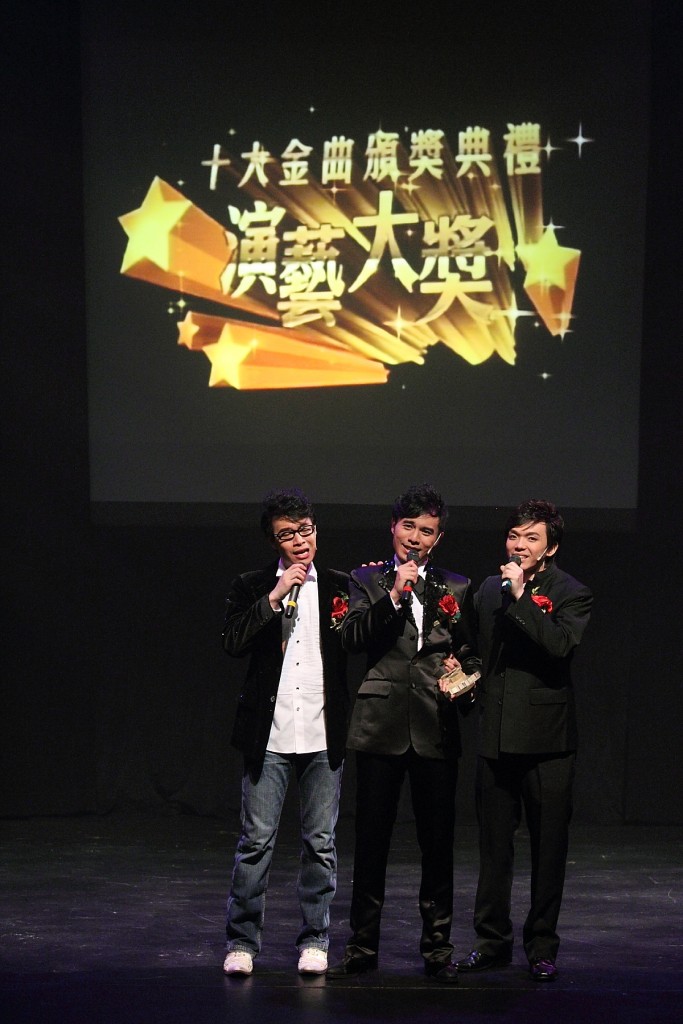 《喝彩》講及三位年青好友為理想奮鬥而，命運不同的故事