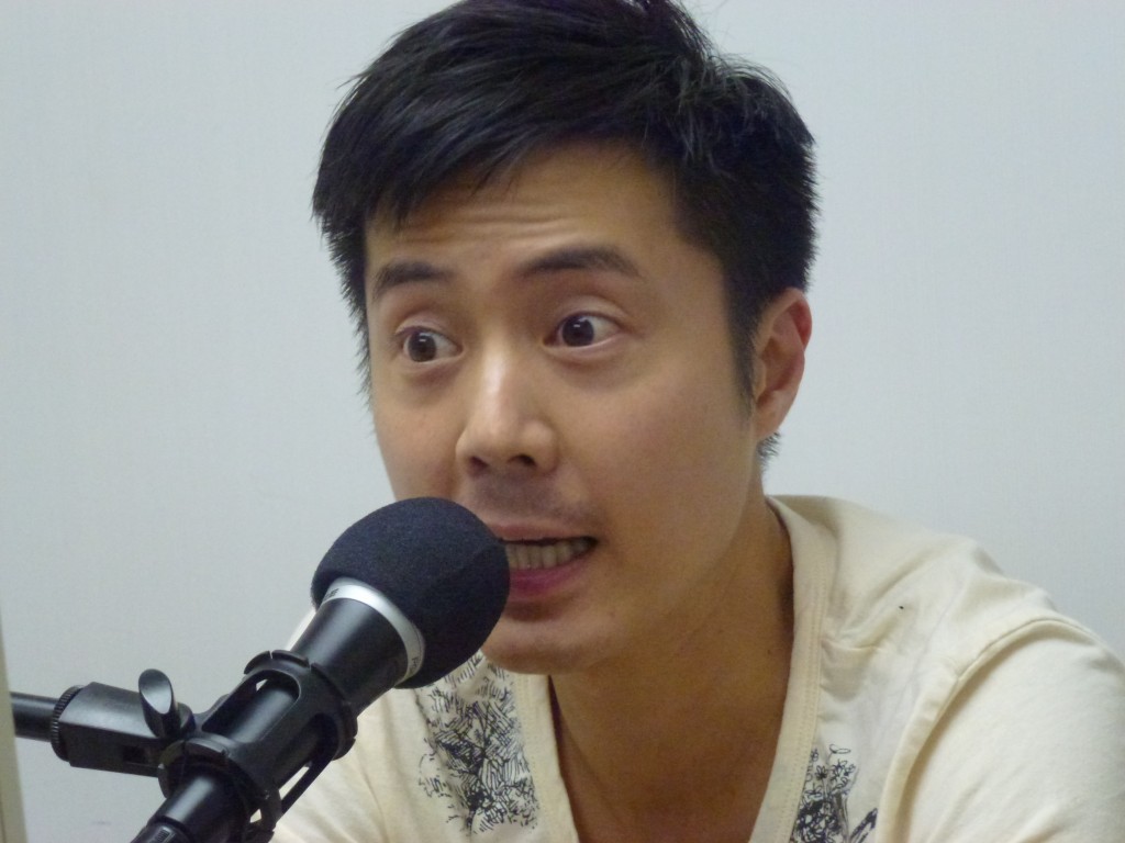 前電視主播王志海，對舞台演出經駭不多，但熱愛程度很高，決定以業餘演員為終身副業
