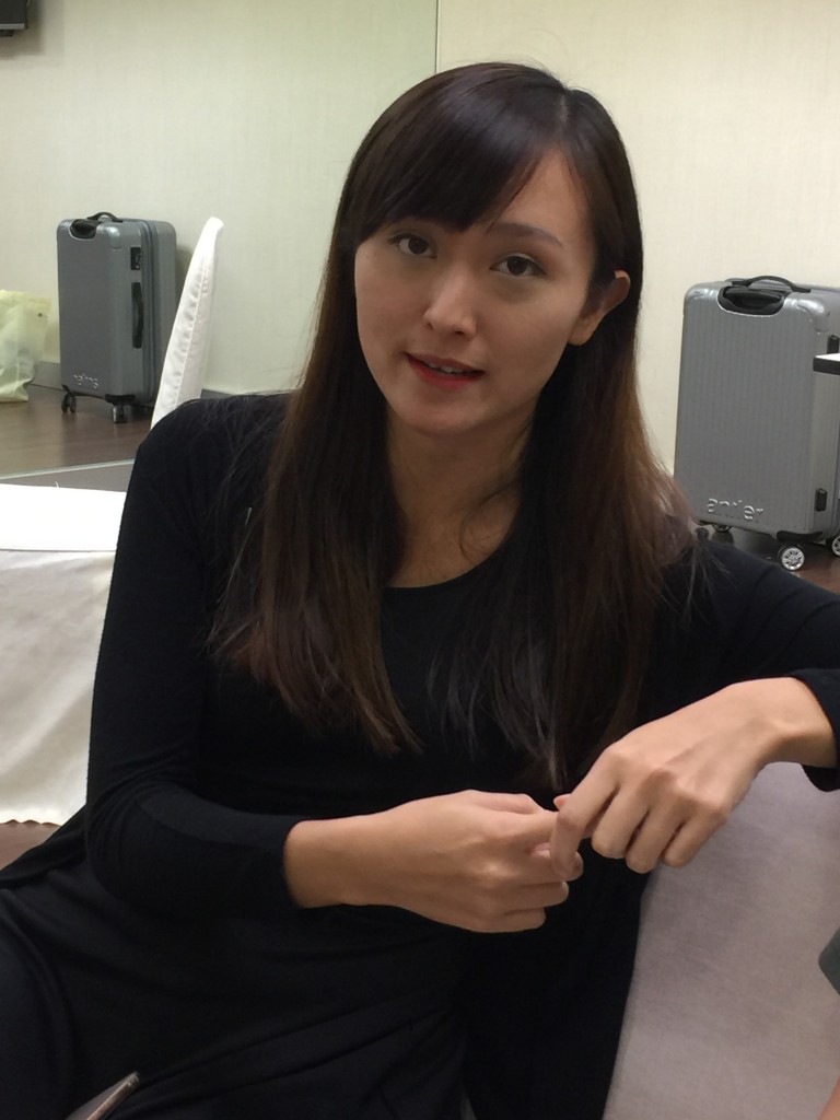 女演員：李穎欣