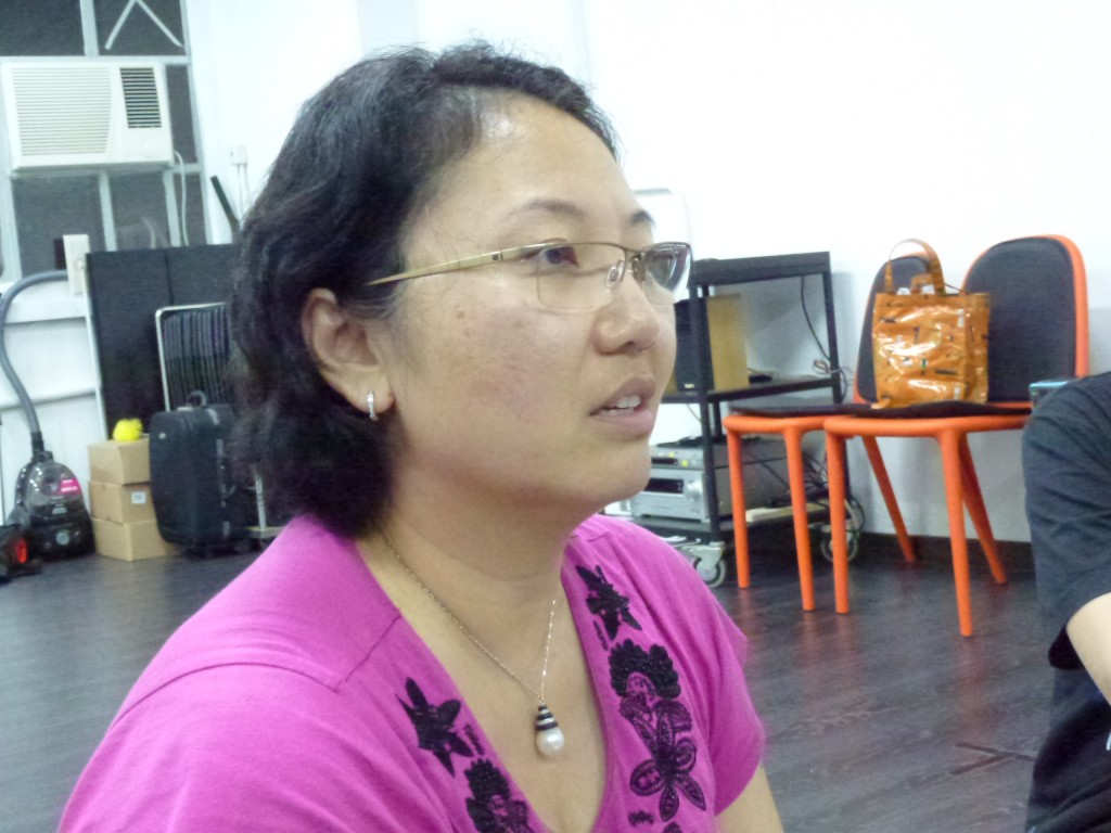 導演張敏儀是非常資深的舞台工作者，今次將她的博士論文轉化為舞台演出。