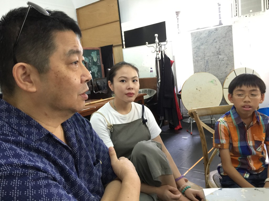 (左)：導演蔡錫昌、(中)：演員曾棱尉，