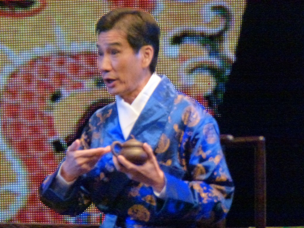 新劍郎飾演薜覺先，是十三郎的恩師。(部份場次由李龍飾演)