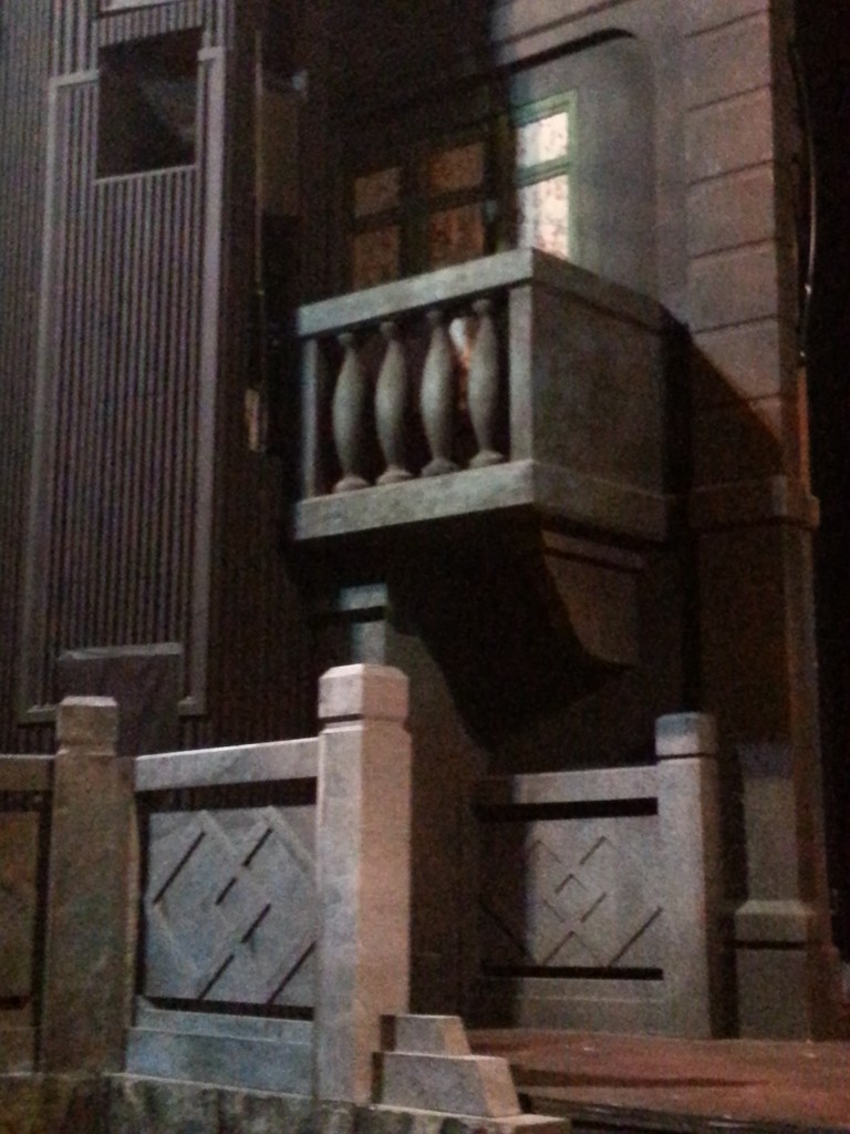 配合劇情需要，搭建了一個露台，很像真