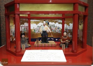 戰國三英傑，左起﹕德川家康、織田信長、羽柴秀吉 (即日後的豐臣秀吉)

日本歷史上一直有個說法，織田信長搓麵粉，豐臣秀吉做餅，德川家康吃餅，這個說法的寓意是信長和秀吉奠下了日本統一的基礎，而家康在這個基礎上，成功統一日本，開創德川幕府，統治日本二百六幾年。其實如果沒有本能寺之變，最後的食餅人很可能就是織田信長了而非德川家康了。