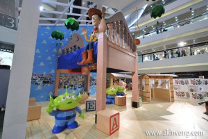 很多時在商場都會見到Akin的大型作品呢