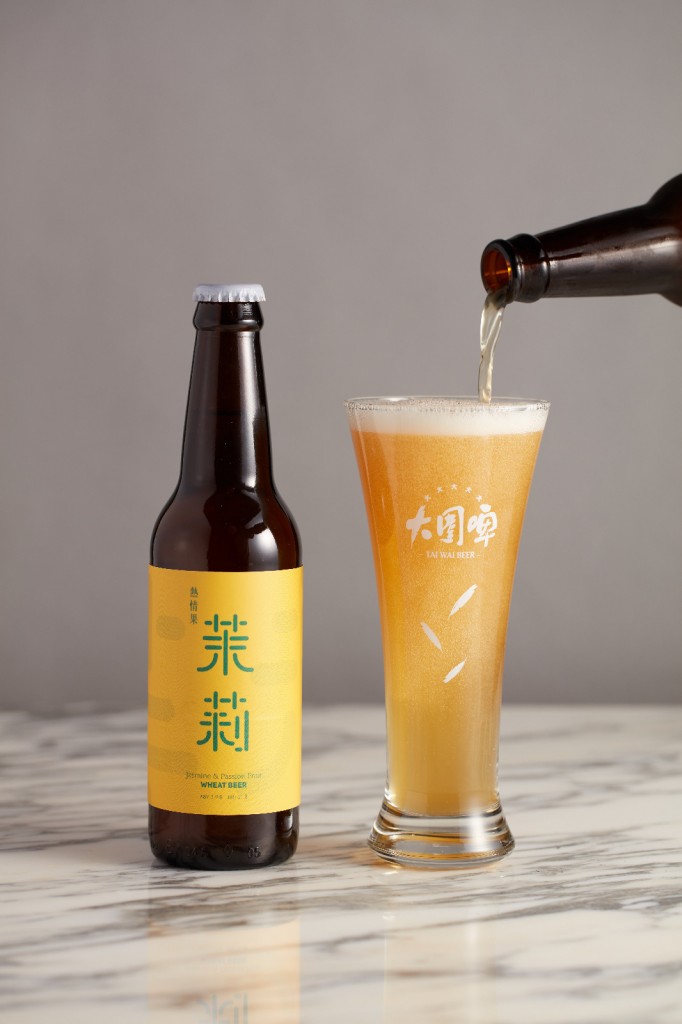 熱情果茉莉

以新鮮熱情果釀造，微微果酸令小麥啤酒口感清爽富有層次，加上清香的茉莉花味，絕對是消暑佳作。