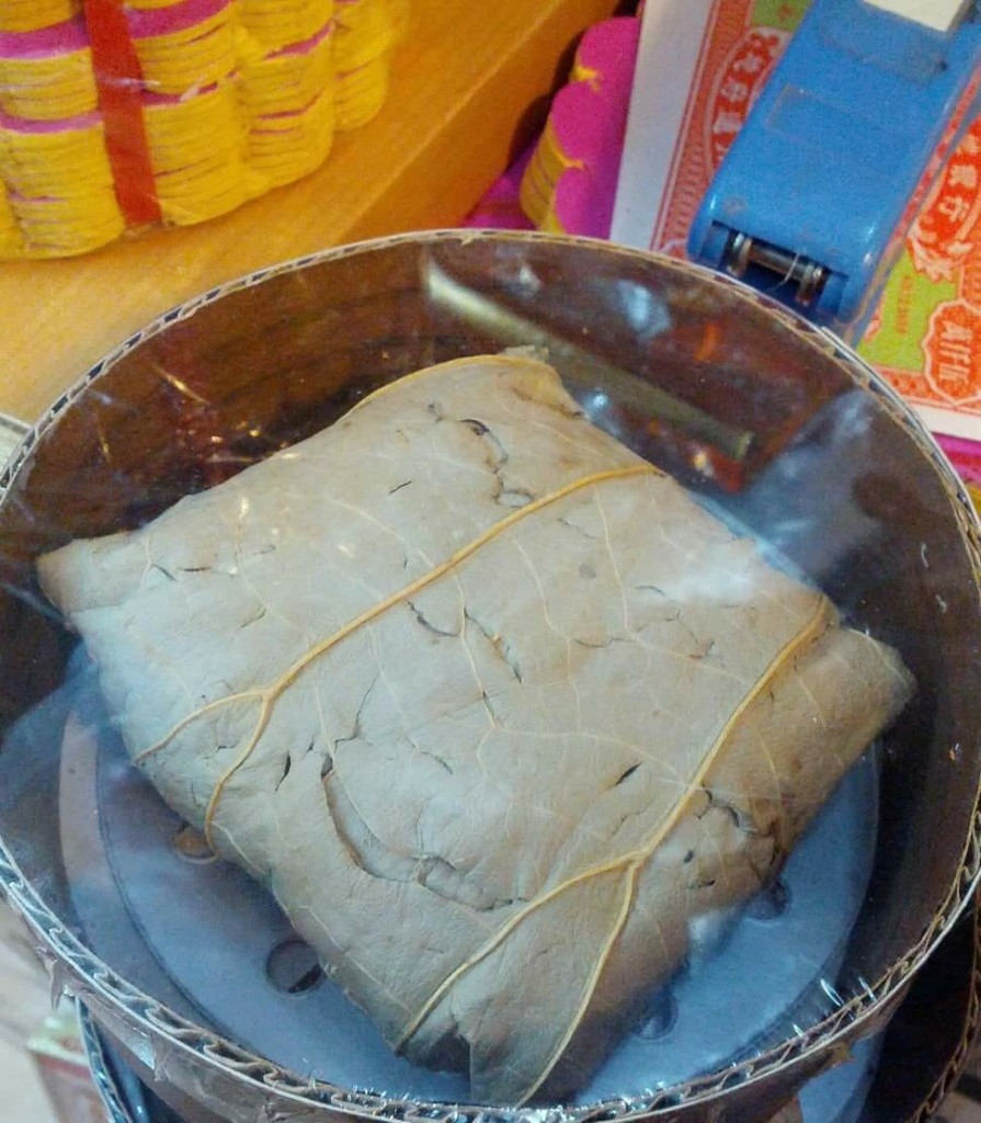 香港紙紮祭品出名五花八門，由食的到用的，一應俱全。 (圖片由Wendy 提供)