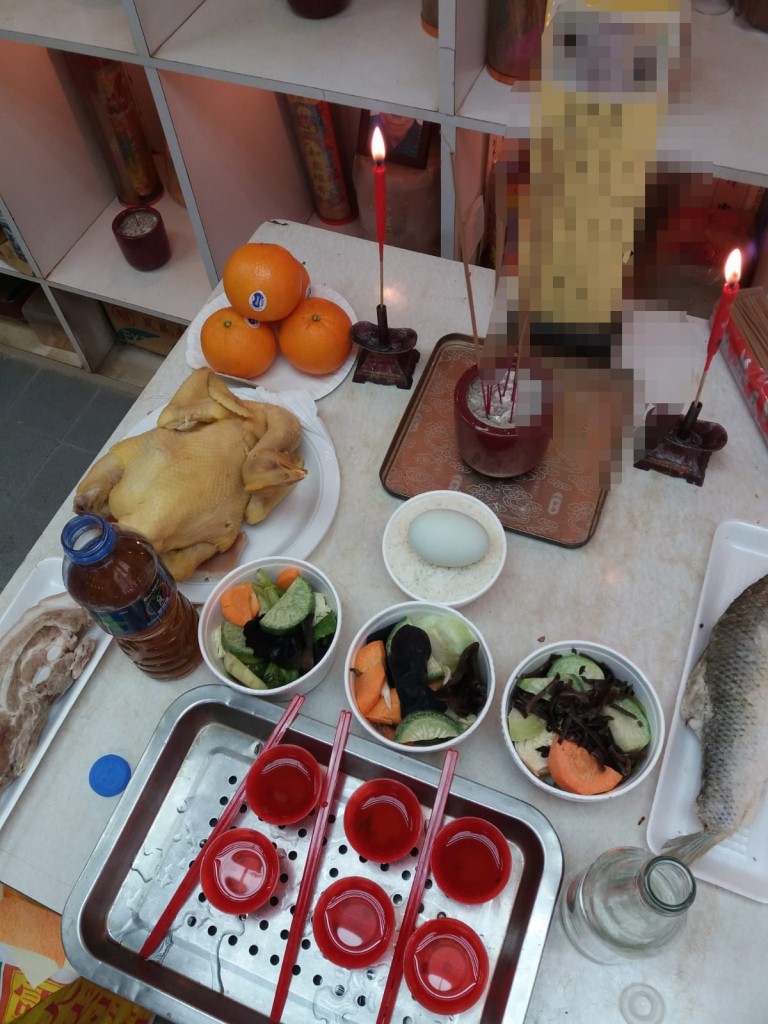 鴨蛋，是中國人拜祭先人的三牲祭品之一，故鴨蛋常見於拜山祭祖之時 (資料和圖中由Wendy 提供)
