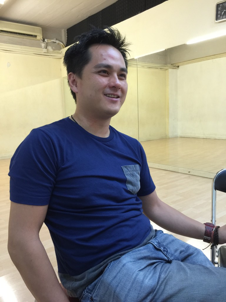 MIKE 鄧永威與女主角及小演員有很多的對手戲