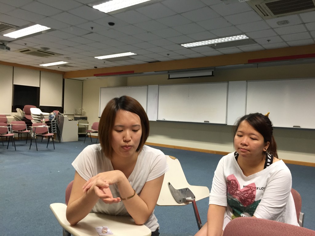 右：執行舞台監督黎寶怡