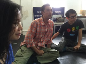 演員(右起)：陳慧仙、余世騰、戴俊笙